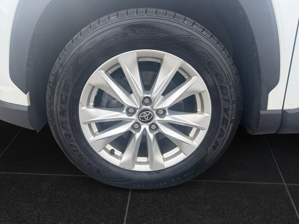 Used 2022 Toyota Corolla Cross LE AWD/4WD image 9