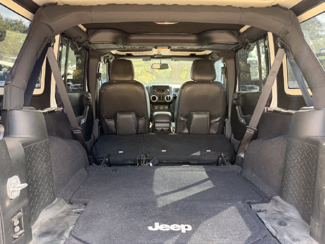 Used 2017 Jeep Wrangler Unlimited Rubicon w/ Connectivity Group AWD/4WD image 19