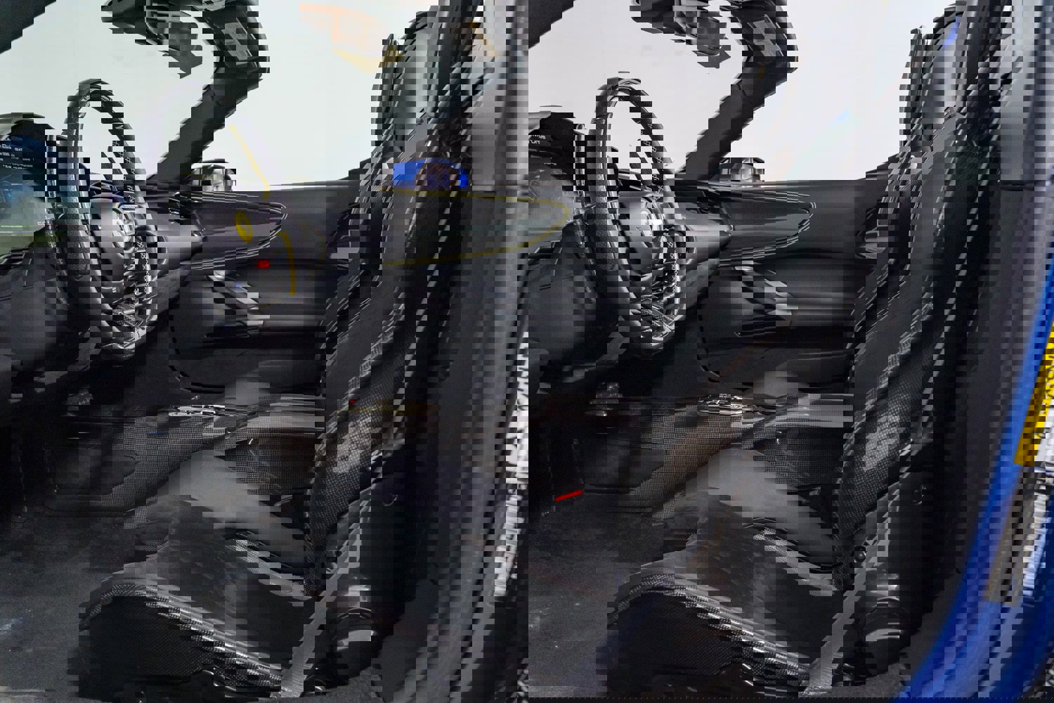 Used 2022 Ferrari SF90 Spider image 27