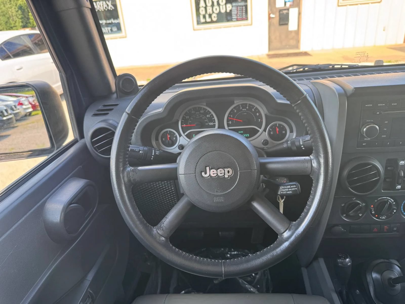 Used 2007 Jeep Wrangler Unlimited Sahara w/ Dual Top Group AWD/4WD image 4