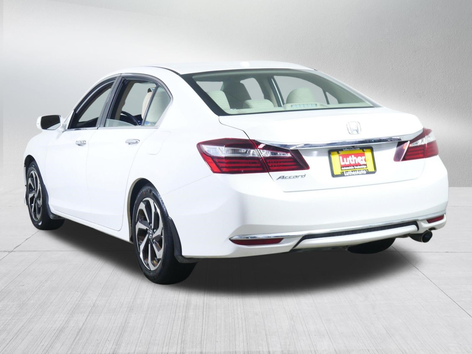 Used 2017 Honda Accord EX image 5