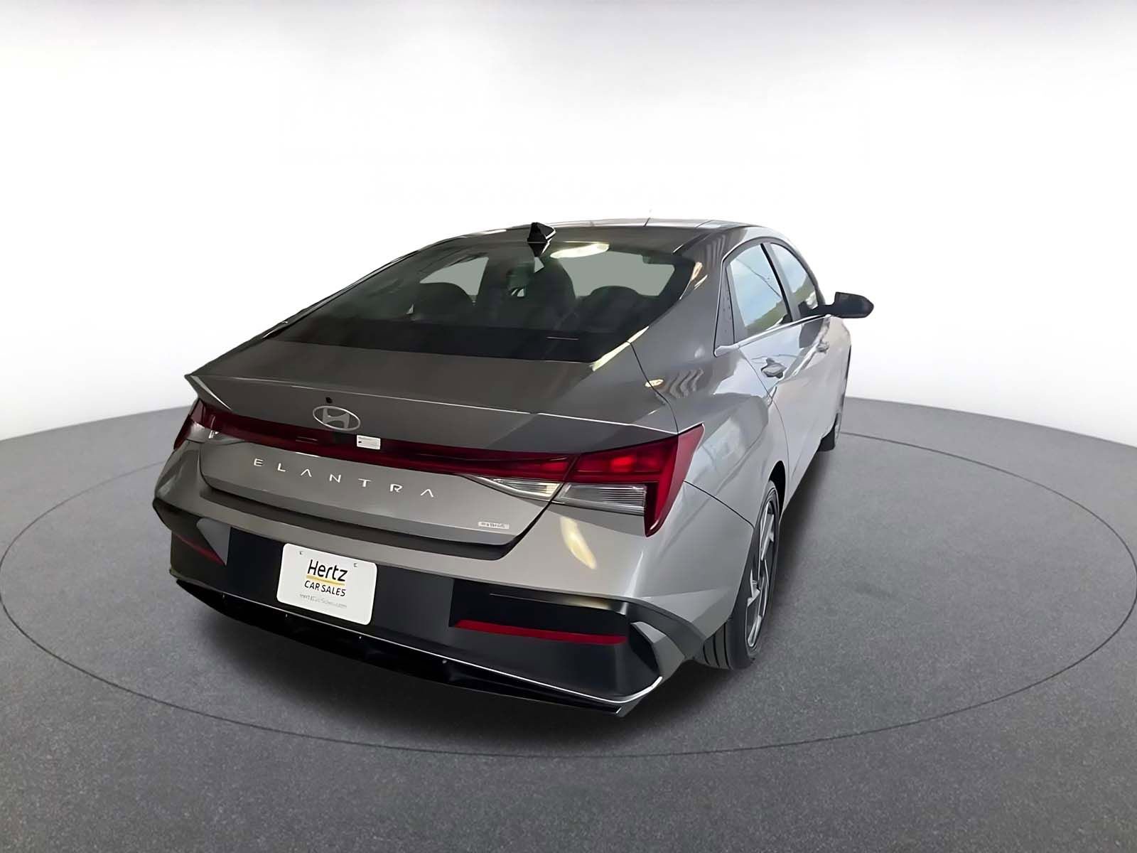 Used 2025 Hyundai Elantra Limited image 12