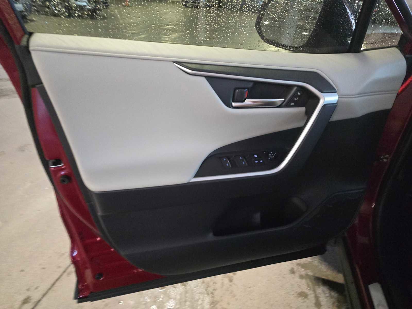 Used 2024 Toyota RAV4 Limited image 23