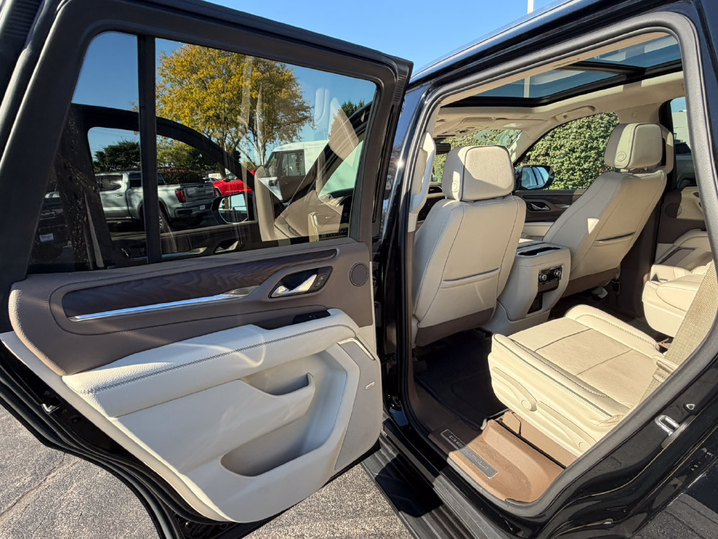 Certified 2023 GMC Yukon Denali AWD/4WD image 32
