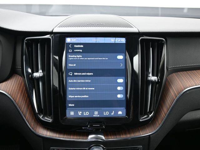 Used 2024 Volvo XC60 B5 Ultimate w/ Climate Package image 18