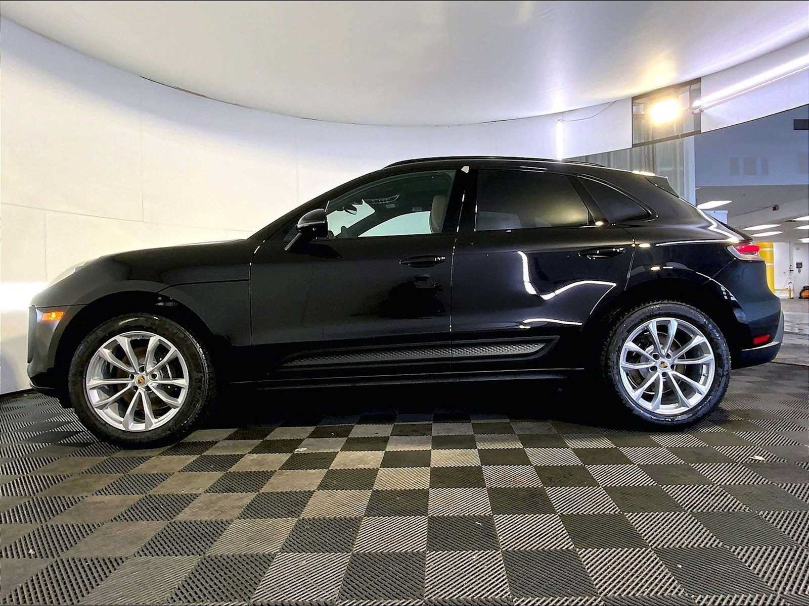 New 2026 Porsche Macan AWD/4WD image 2