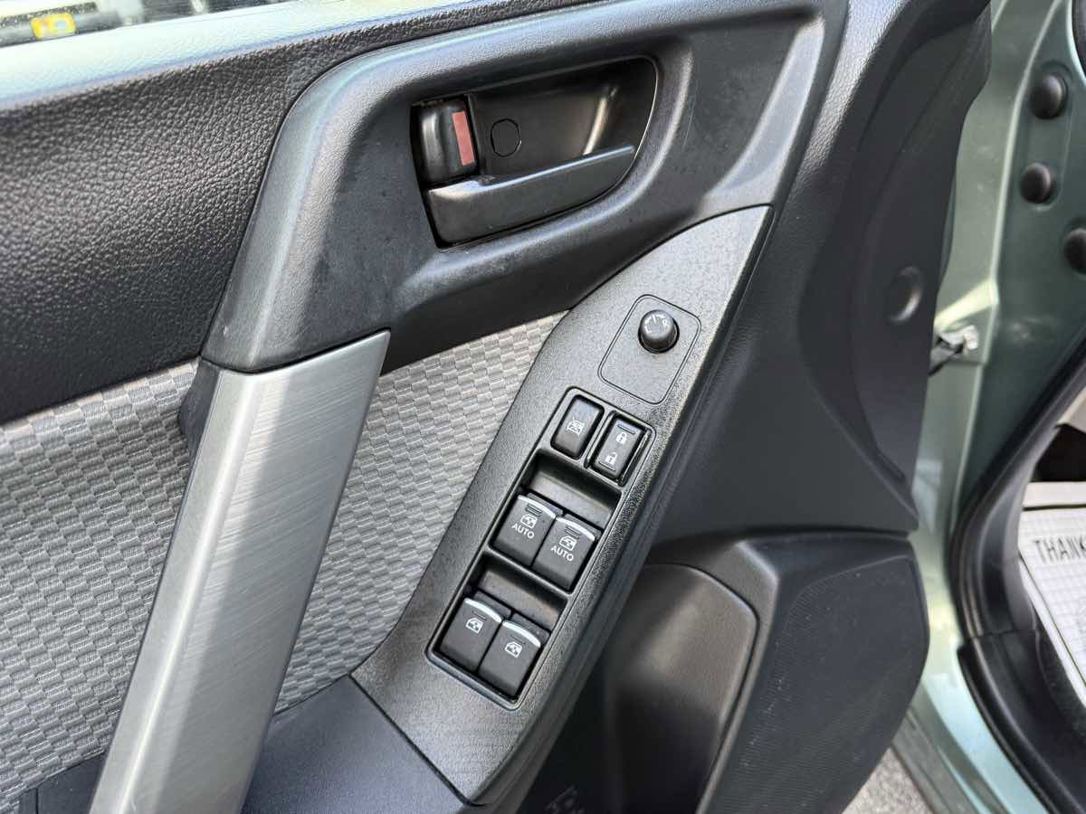 Used 2018 Subaru Forester 2.5i Premium w/ All-Weather Package image 23