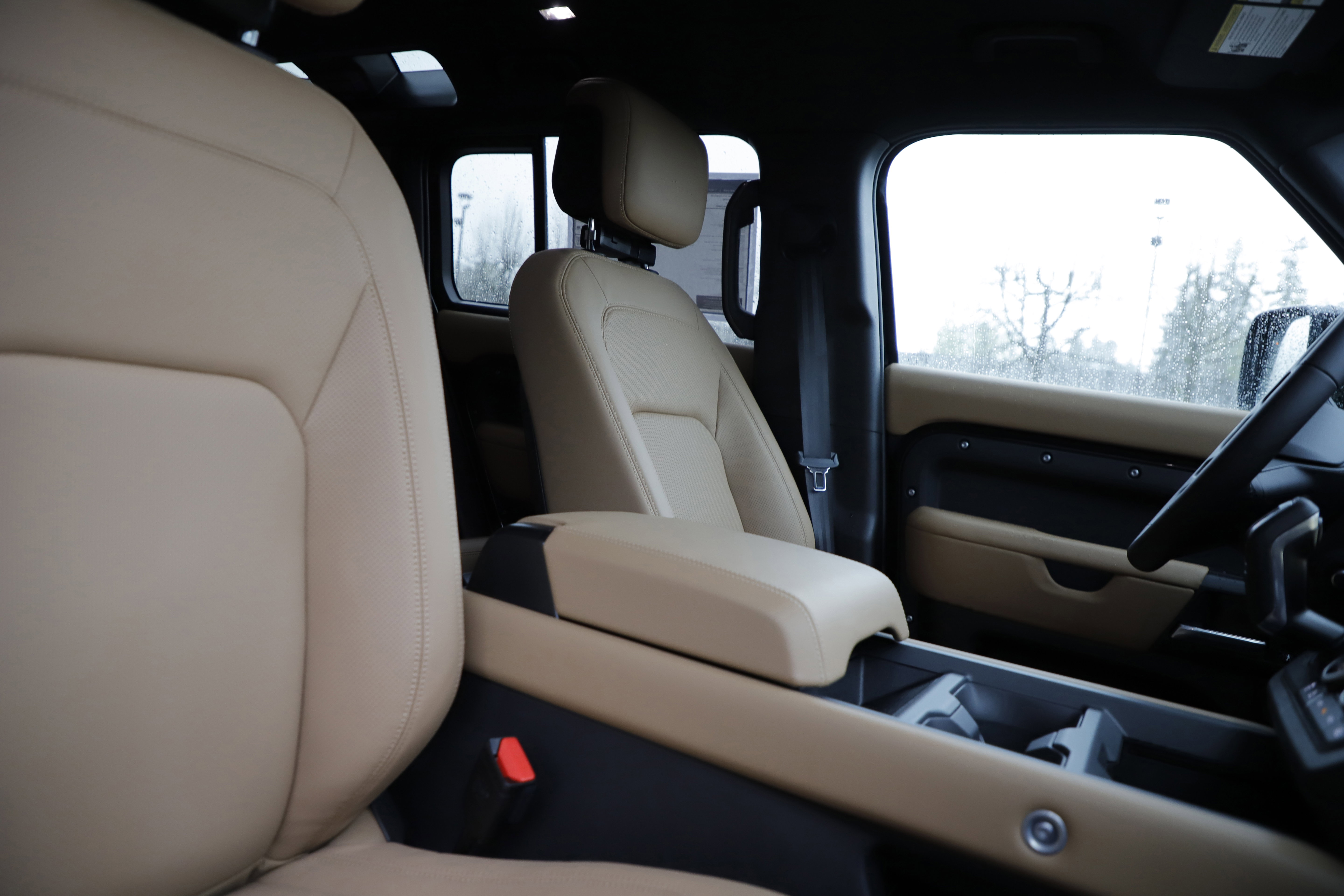 New 2026 Land Rover Defender 110 X-Dynamic SE image 12