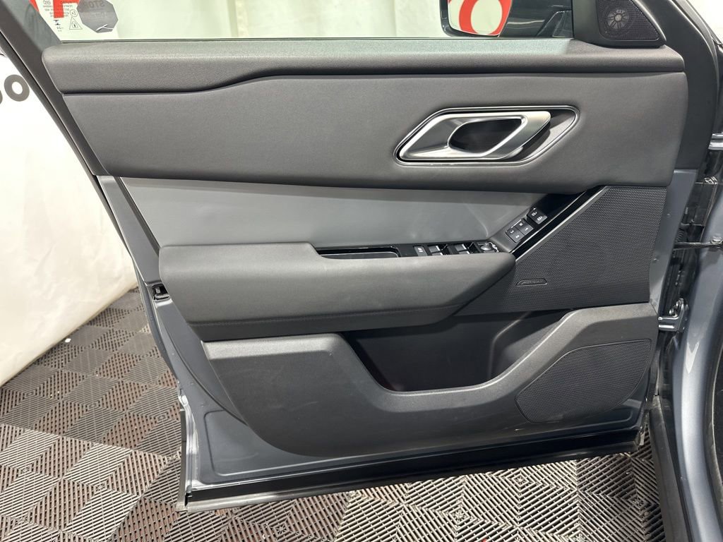 Used 2025 Land Rover Range Rover Velar S AWD/4WD image 21