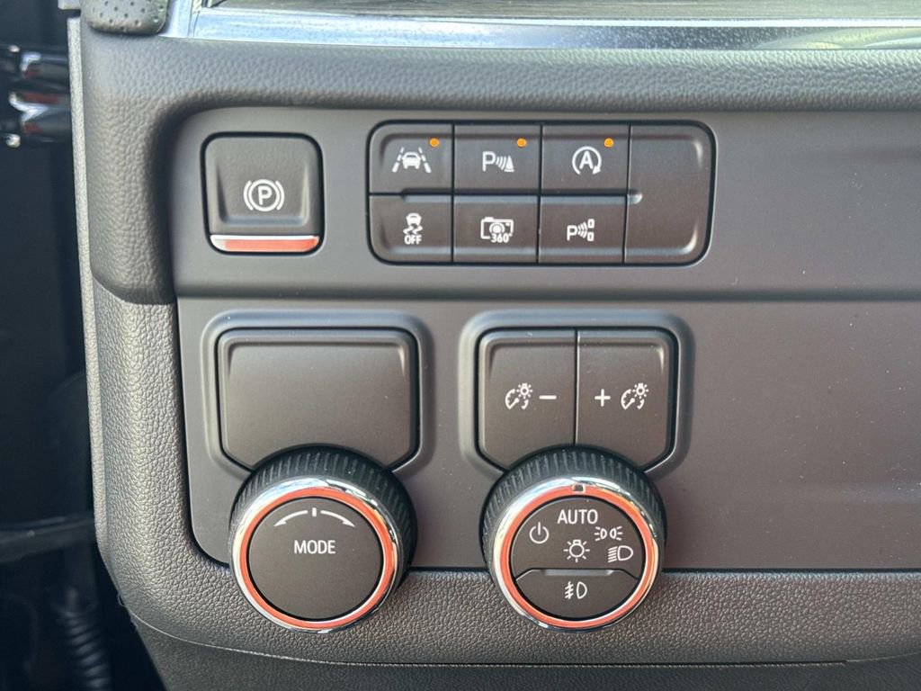 New 2026 Chevrolet Suburban Premier image 22