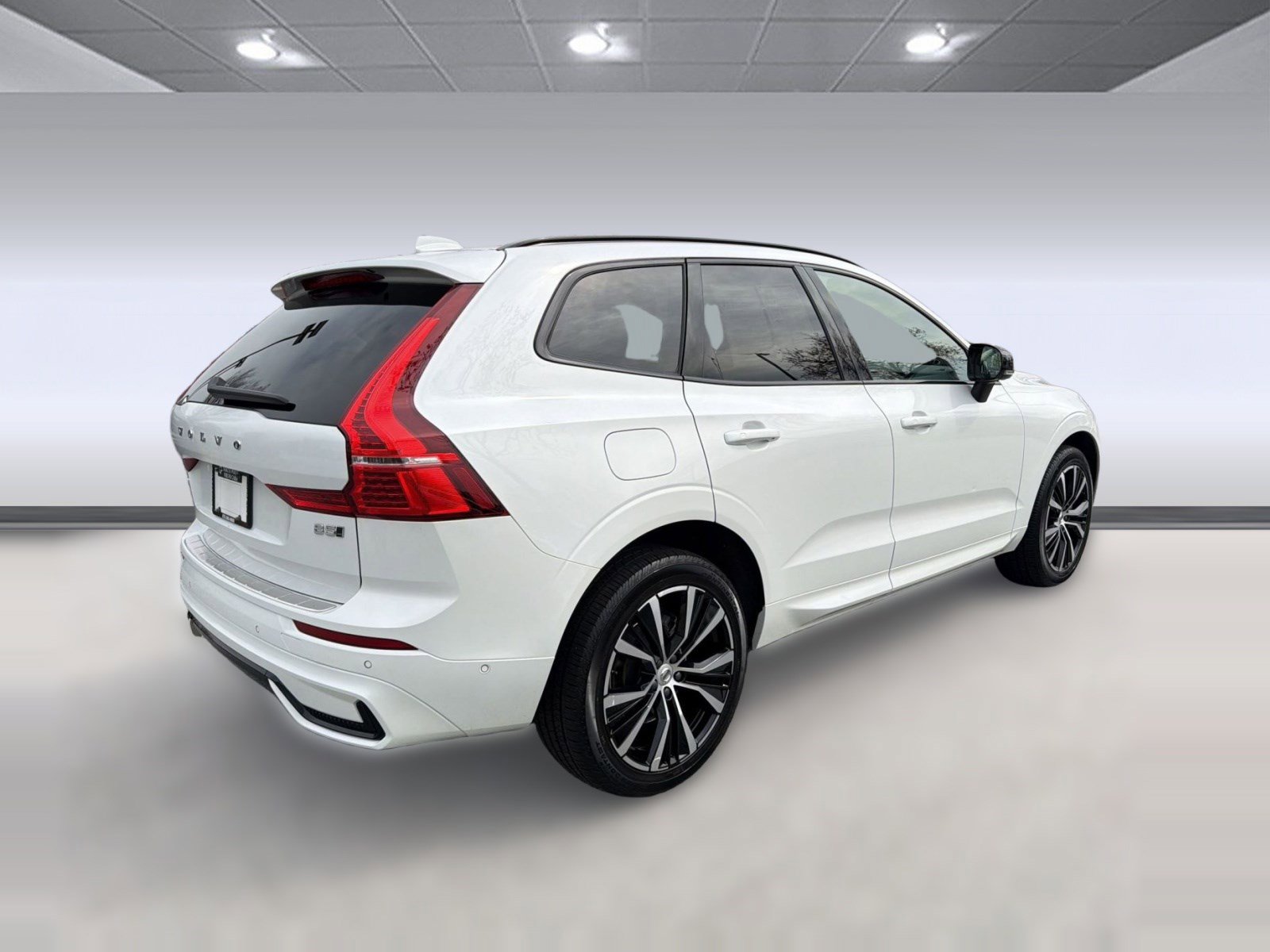 Certified 2024 Volvo XC60 B5 Ultimate image 9