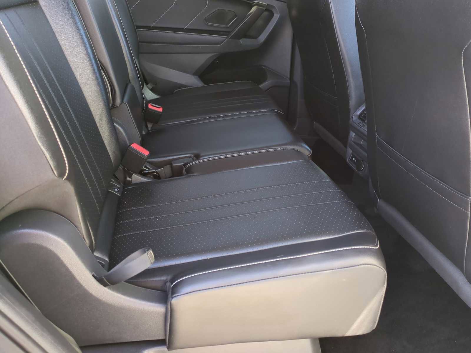 Used 2024 Volkswagen Tiguan SE image 26