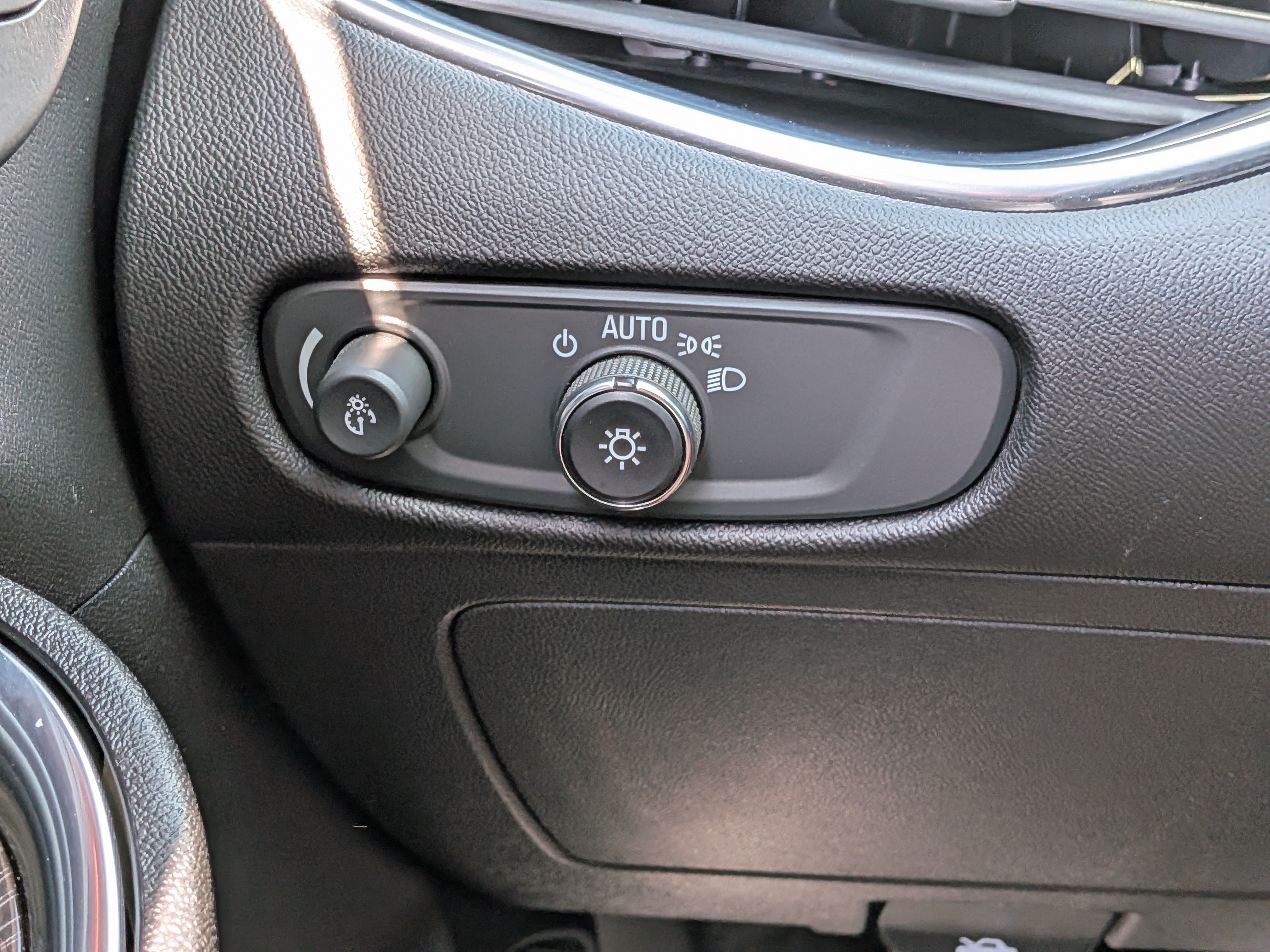 Used 2021 Chevrolet Malibu Premier FWD image 22
