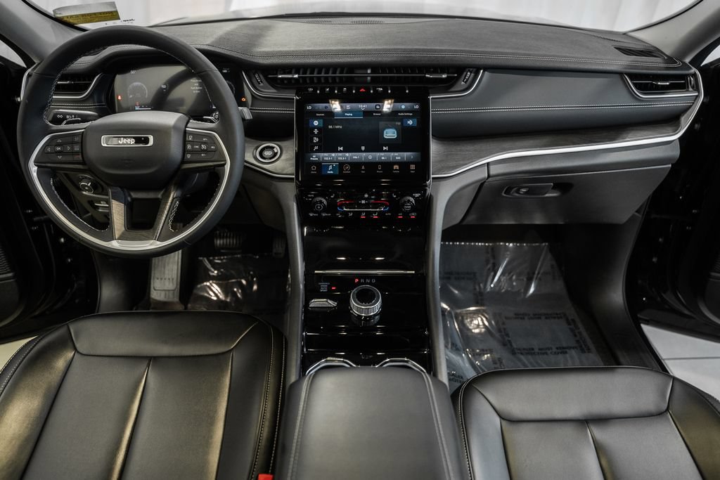 Certified 2023 Jeep Grand Cherokee Limited w/ Black Appearance Package AWD/4WD image 27