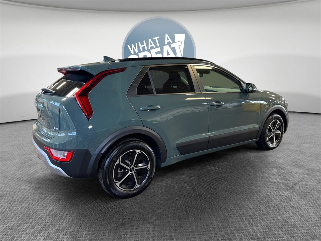 Certified 2023 Kia Niro EX image 3