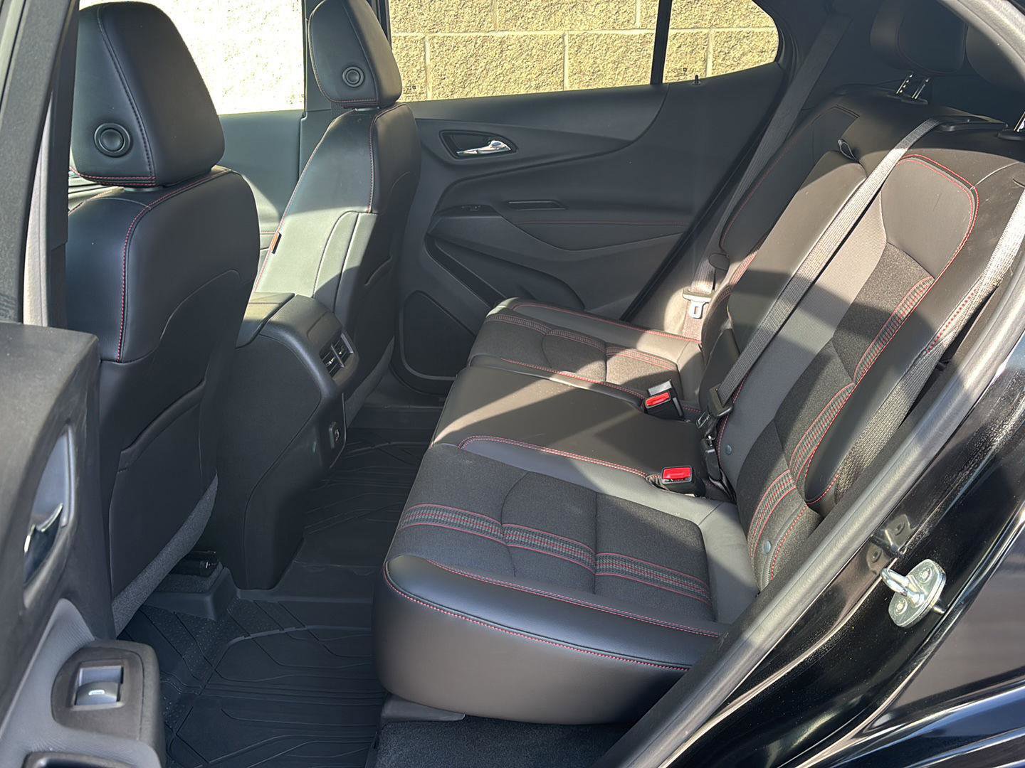 Used 2022 Chevrolet Equinox RS w/ LPO, Floor Liner Package FWD image 27