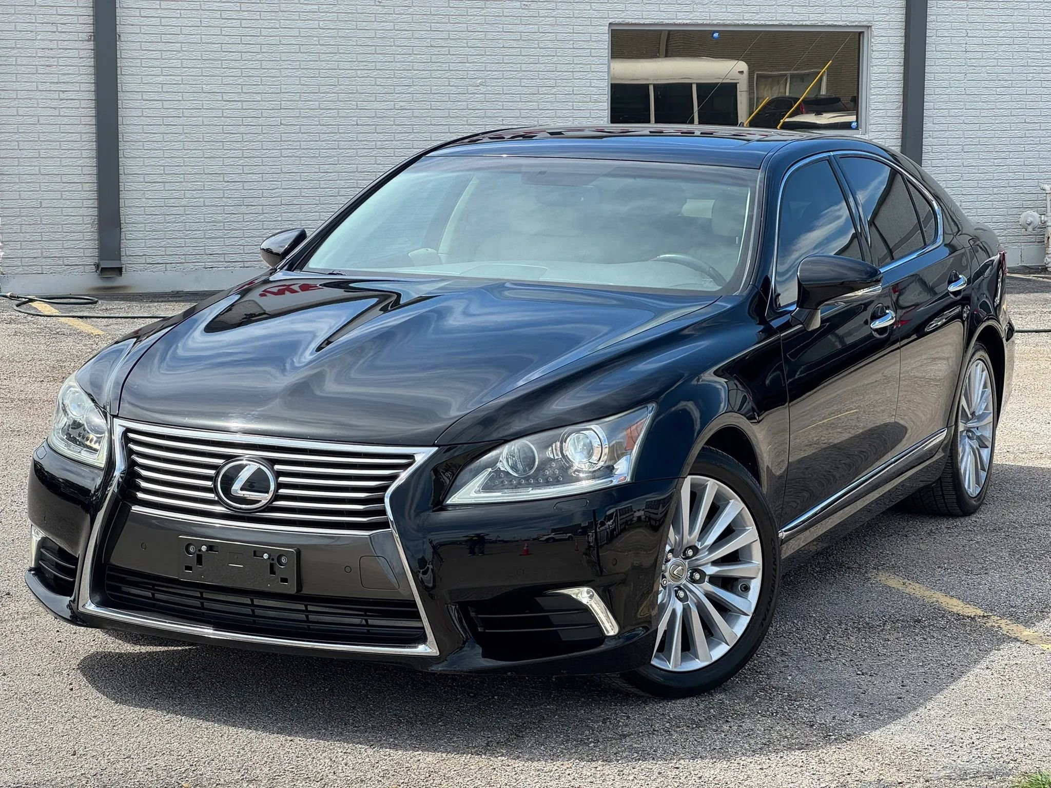 Used 2013 Lexus LS 460 w/ Comfort Pkg RWD image 2