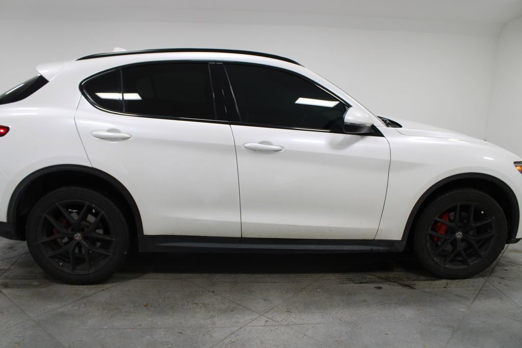 Used 2018 Alfa Romeo Stelvio Ti Sport image 11