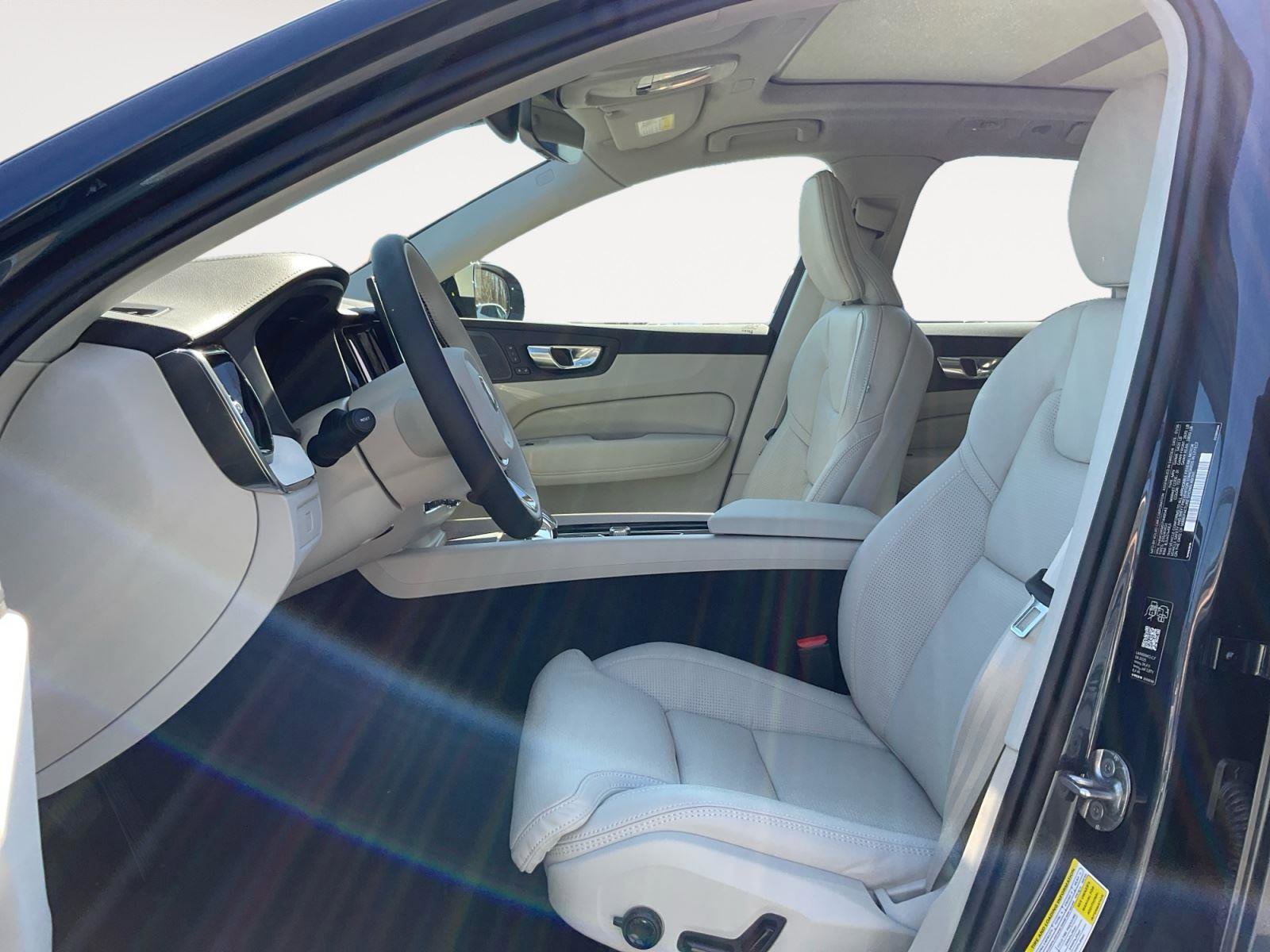 New 2026 Volvo XC60 B5 Ultra w/ Climate Package image 9