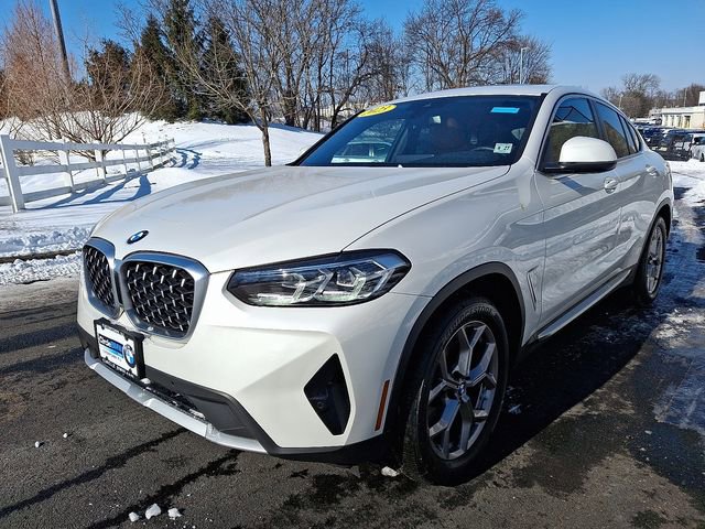 Used 2023 BMW X4 xDrive30i image 3
