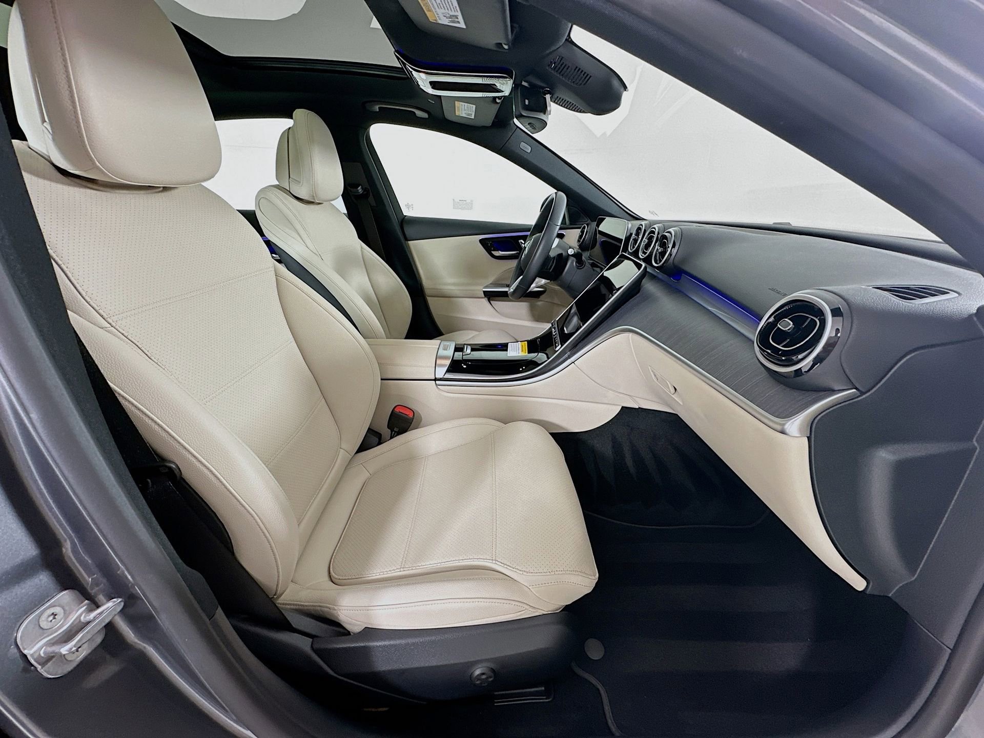 Used 2025 Mercedes-Benz C 300 Sedan image 29