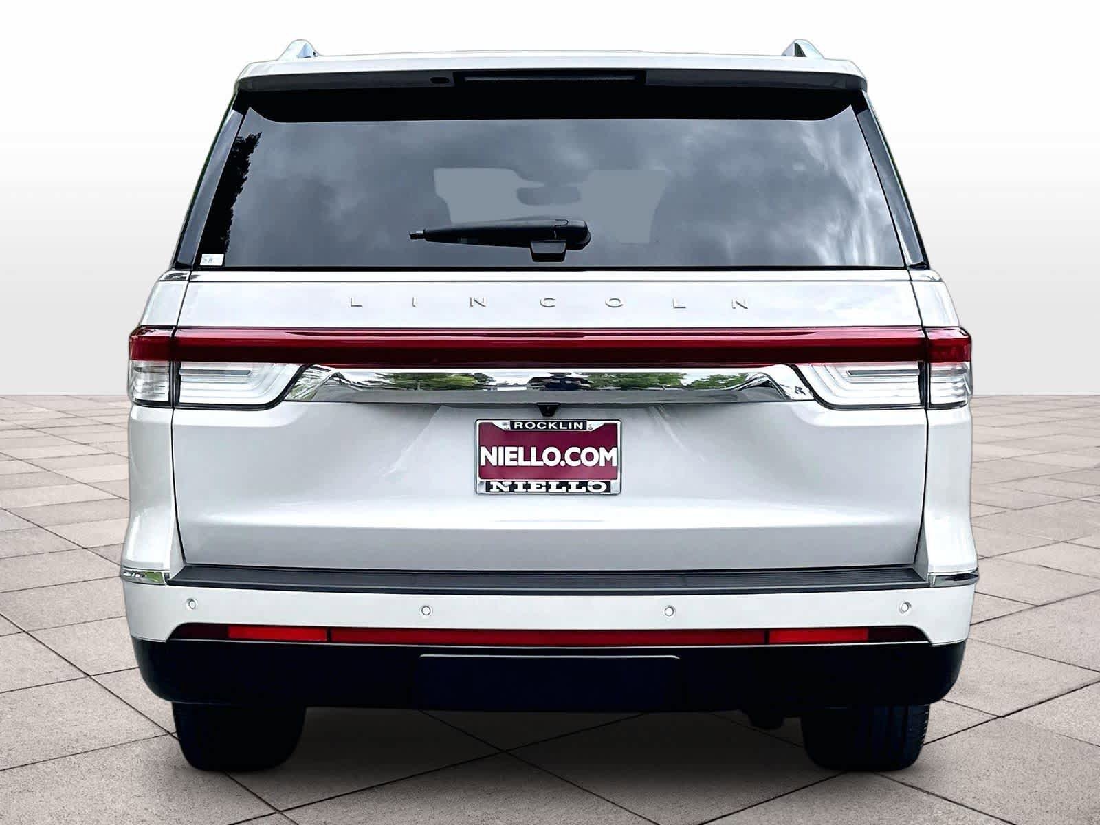 Used 2024 Lincoln Navigator L Reserve AWD/4WD image 7