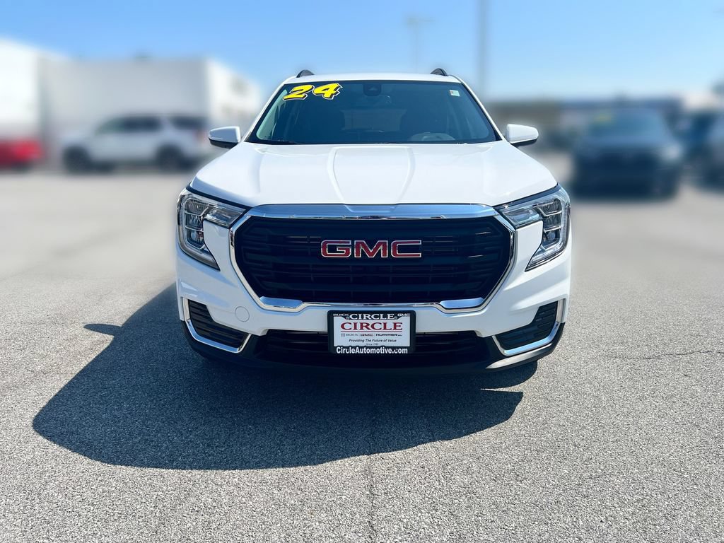 Used 2024 GMC Terrain SLE w/ Driver Convenience Package FWD image 12