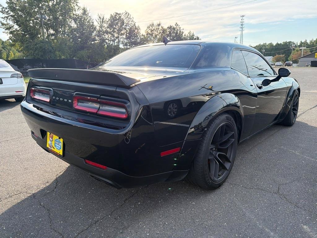 Used 2015 Dodge Challenger SRT Hellcat RWD image 4