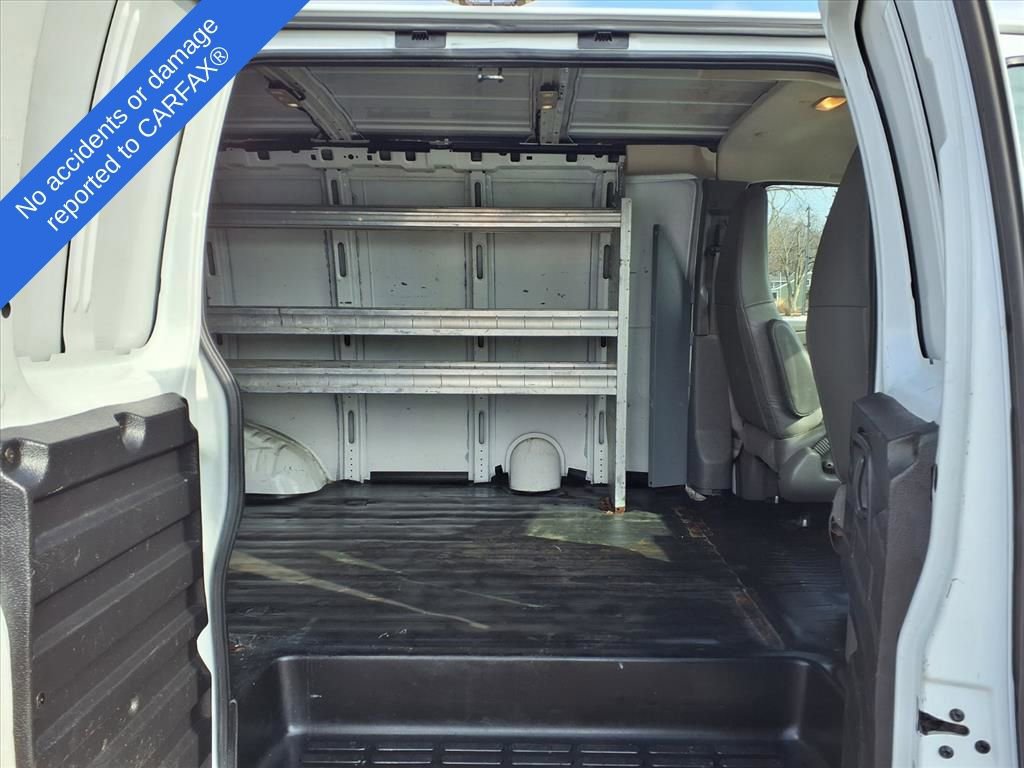 Used 2018 Chevrolet Express 3500 w/ Driver Convenience Package image 11