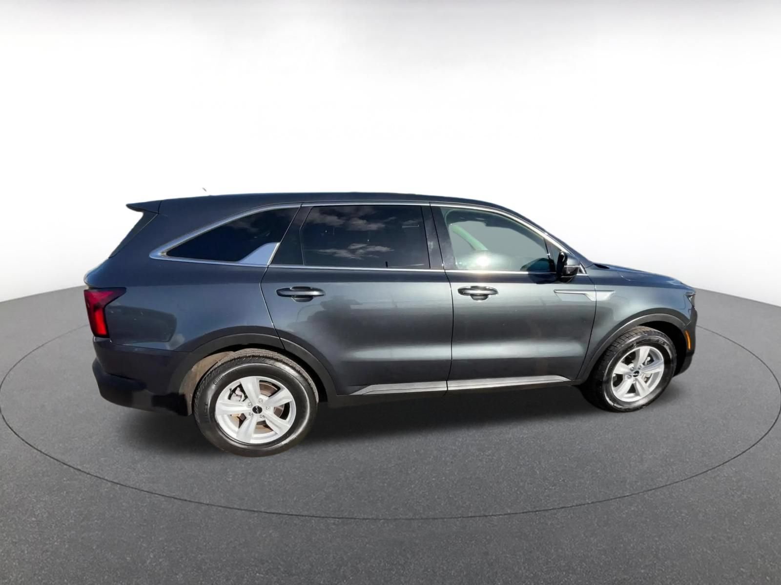Used 2023 Kia Sorento LX FWD image 15