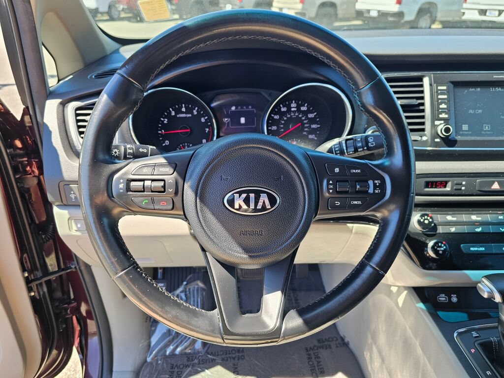 Used 2017 Kia Sedona LX w/ LX Essentials Premium Package FWD image 11