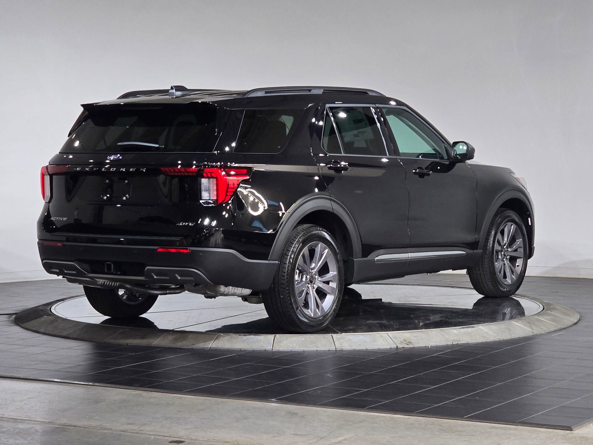 New 2026 Ford Explorer Active w/ Active Comfort Package image 5