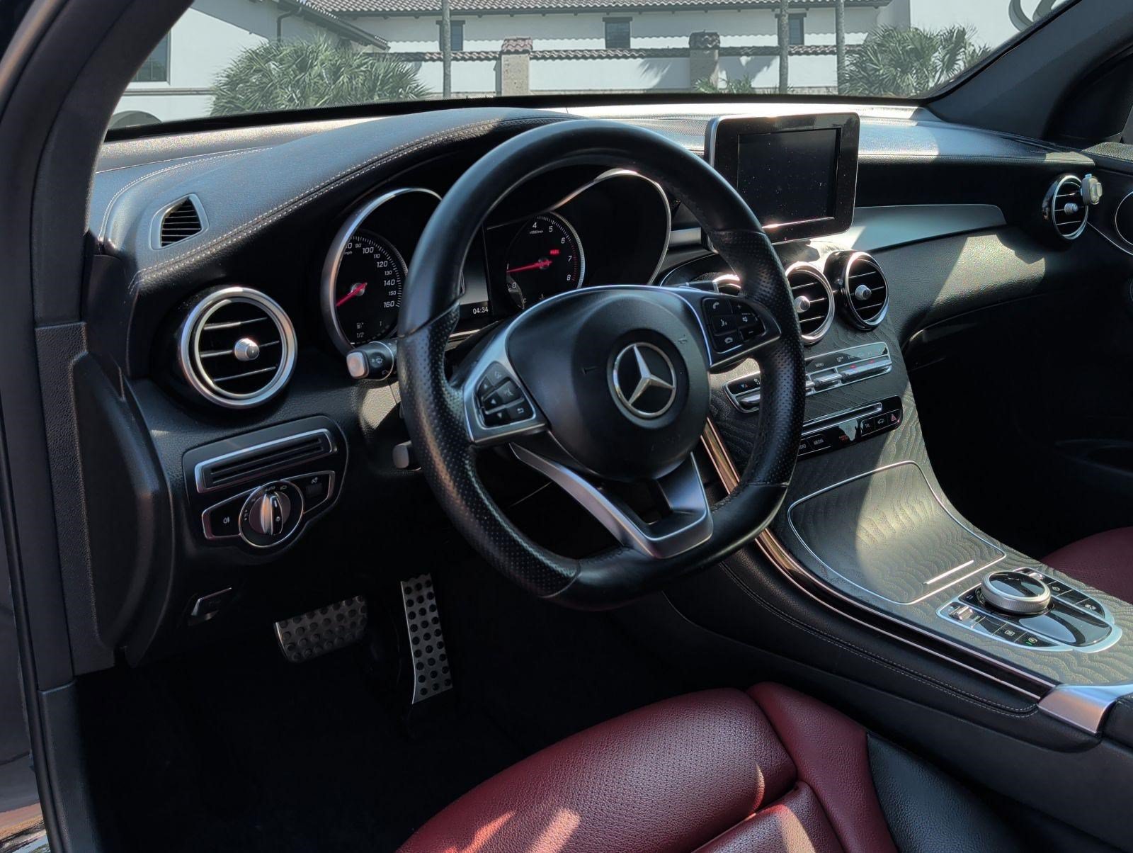Used 2018 Mercedes-Benz GLC 300 4MATIC Coupe image 12