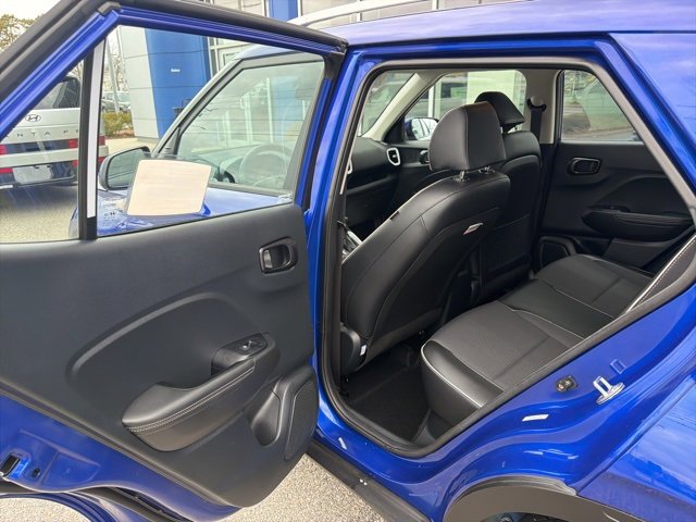 Certified 2022 Hyundai Venue Limited w/ Cargo Package image 32