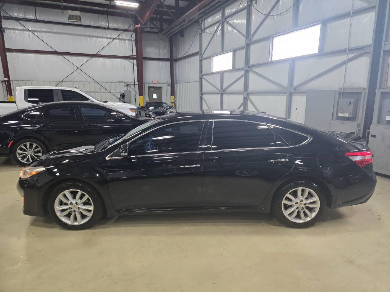 Used 2015 Toyota Avalon XLE FWD image 9