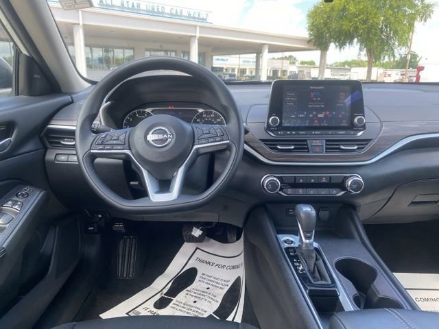 Used 2025 Nissan Altima 2.5 SV FWD image 19