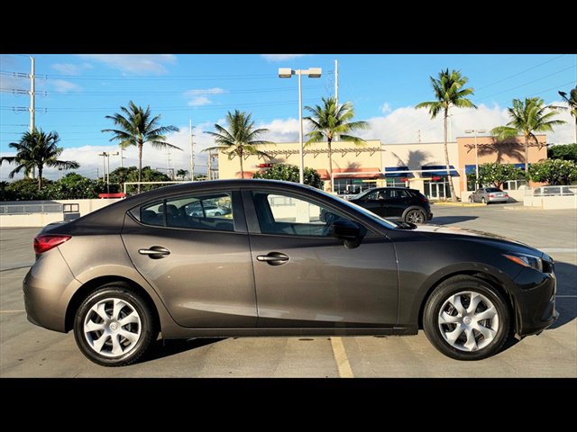 Used 2015 MAZDA MAZDA3 i SV FWD image 4