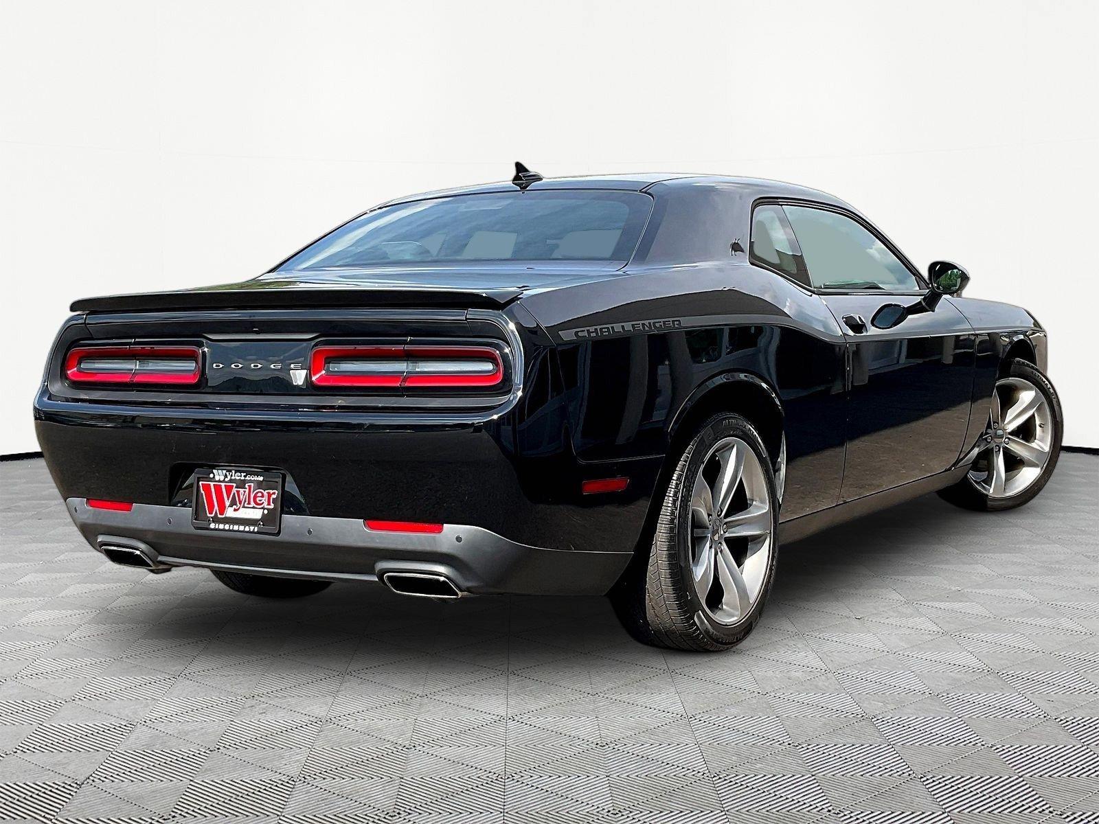 Used 2015 Dodge Challenger SXT w/ Super Sport Group (SS/T) RWD image 6