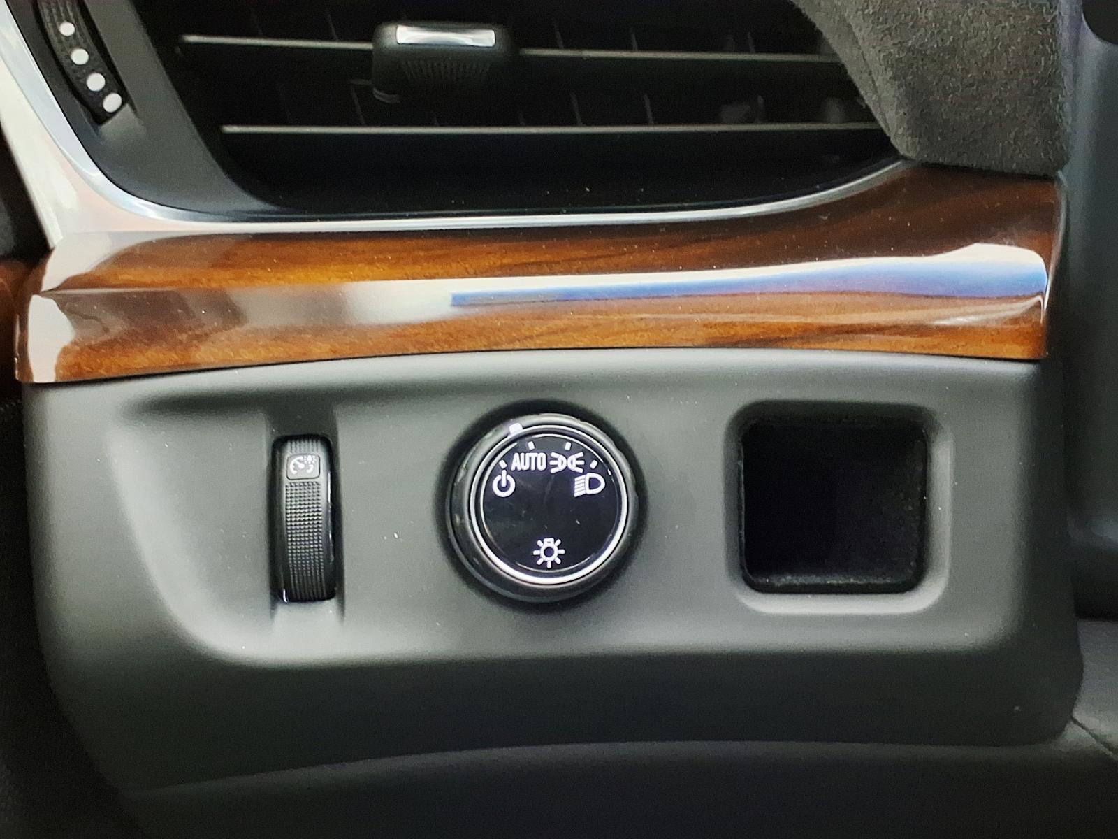 Used 2020 Cadillac Escalade Luxury RWD image 22