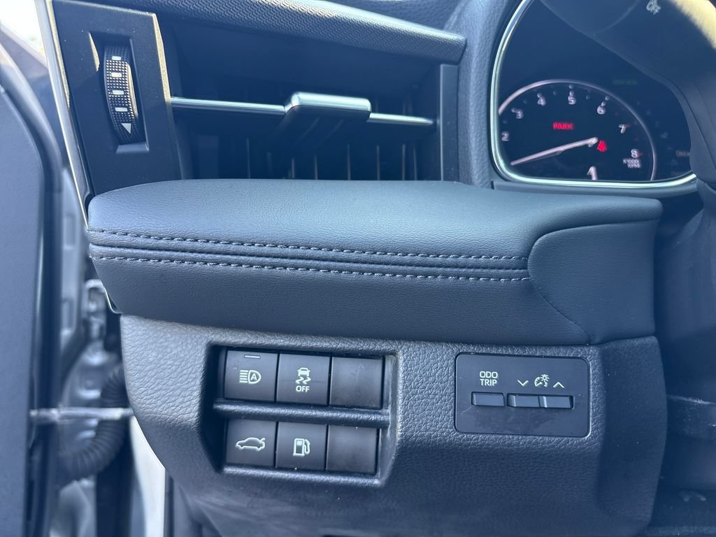 Used 2019 Toyota Avalon XSE w/ All Weather Liner Package FWD image 11
