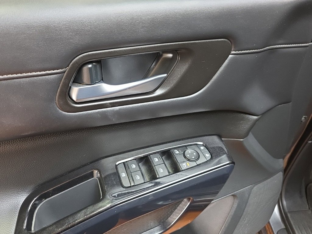 Used 2022 Nissan Pathfinder S image 24