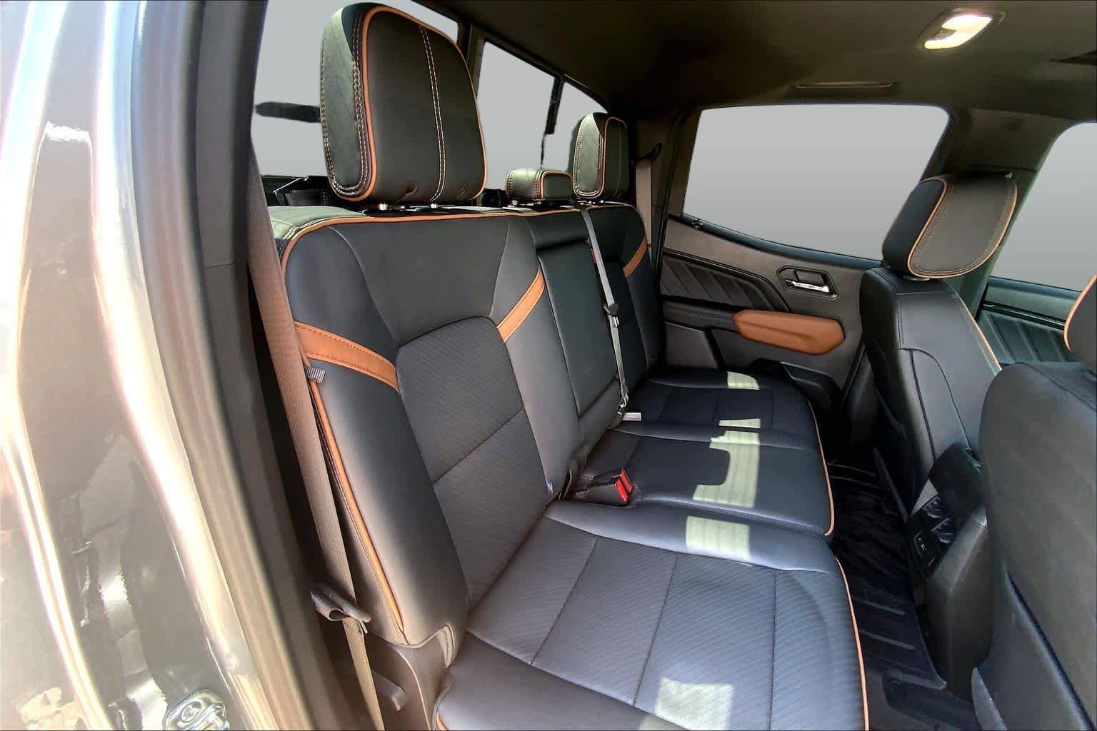 Used 2025 GMC Canyon AT4 w/ Technology Plus Package AWD/4WD image 18