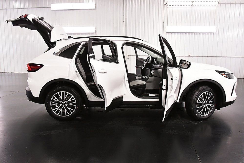 New 2025 Ford Escape SE w/ PHEV Premium Package image 32