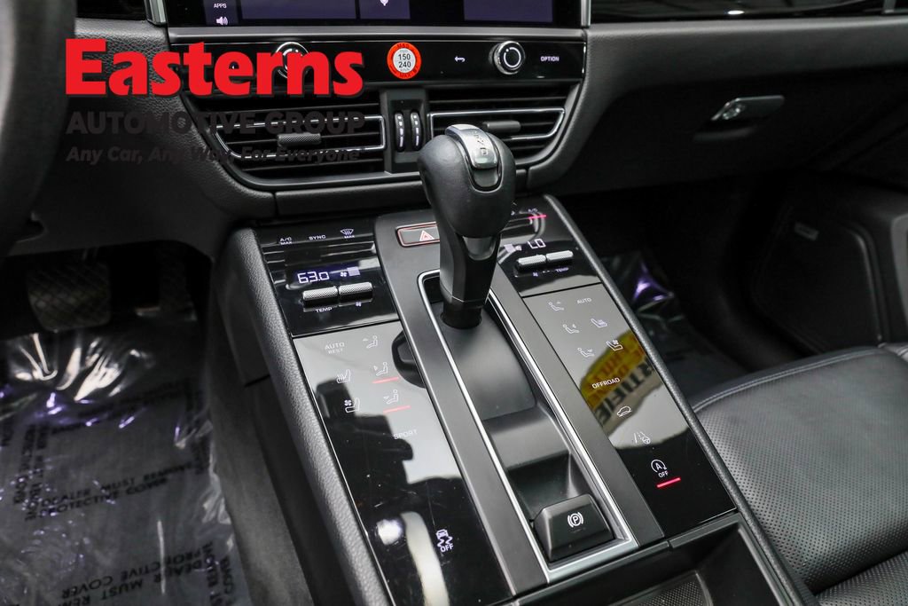 Used 2023 Porsche Macan T w/ Premium Package Plus image 14