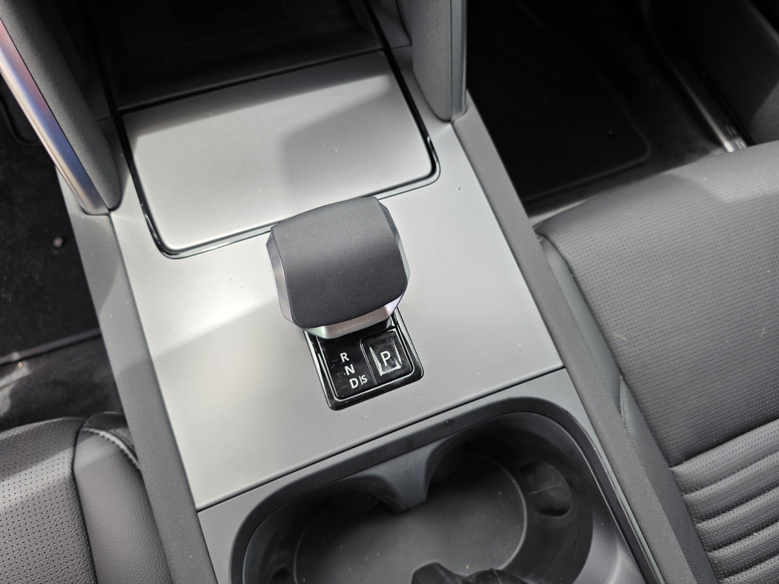 New 2025 Land Rover Discovery Sport S AWD/4WD image 17