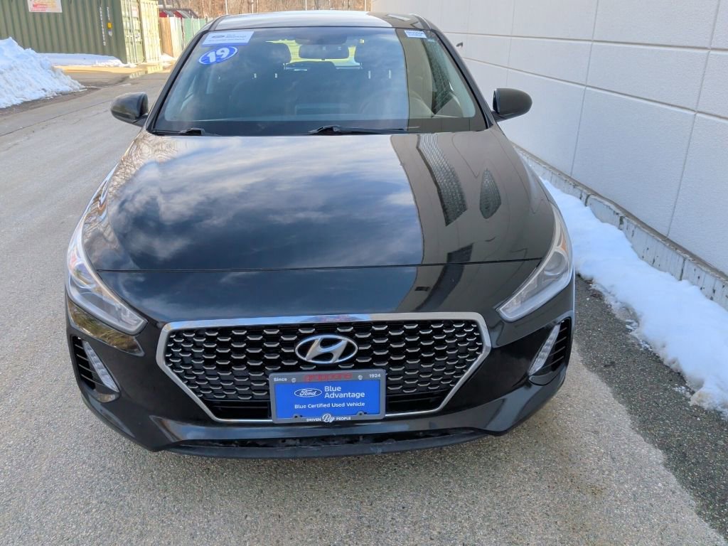 Used 2019 Hyundai Elantra GT image 3