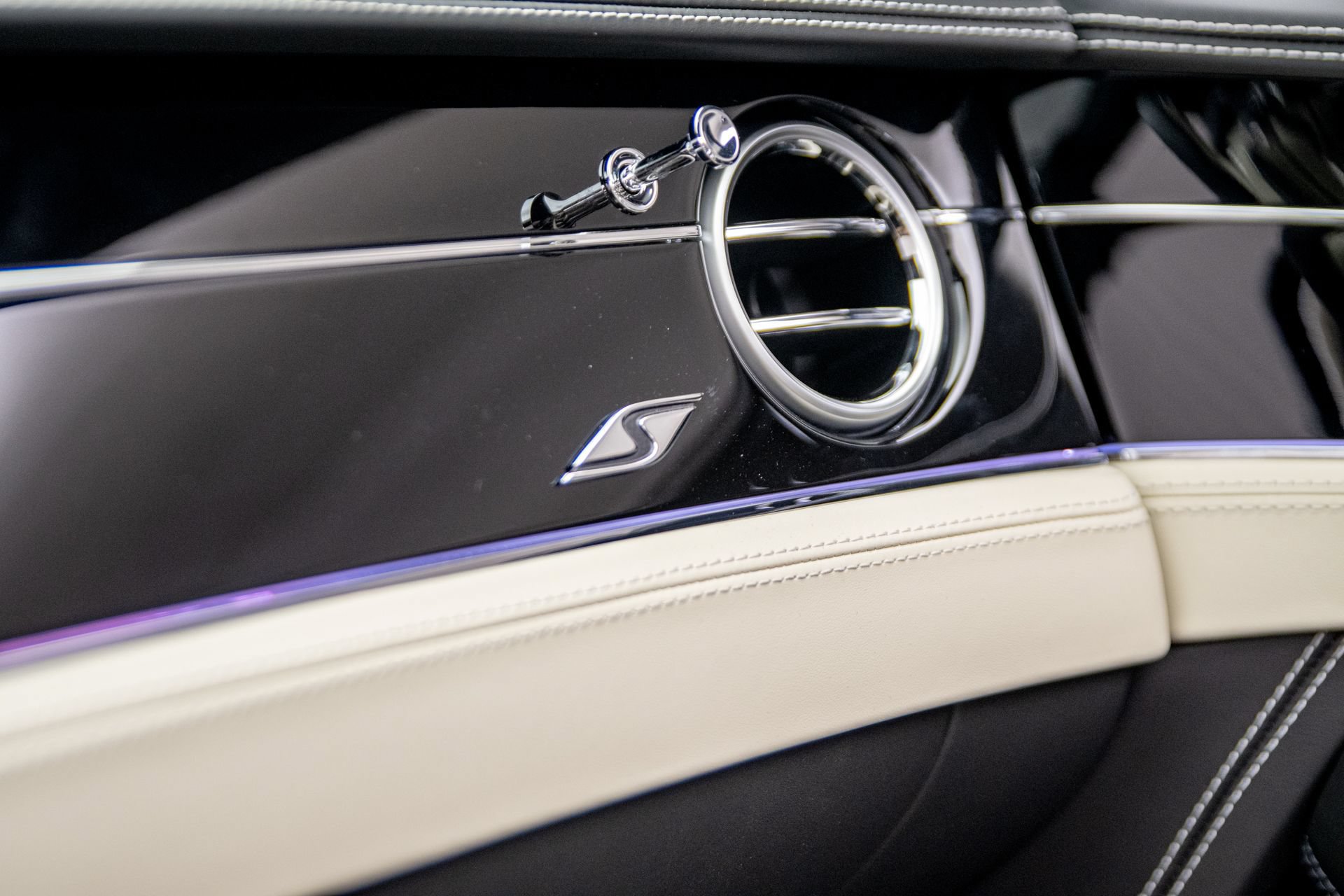 New 2026 Bentley Continental GTC AWD/4WD image 29