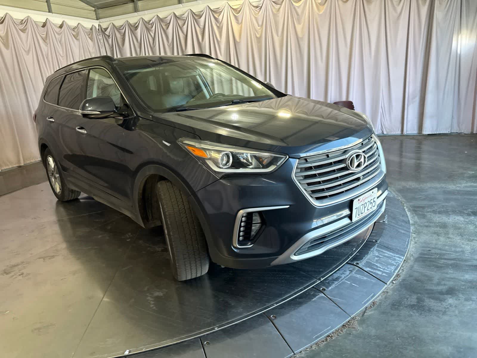 Used 2017 Hyundai Santa Fe FWD image 3