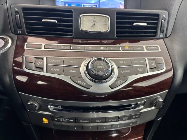 Used 2017 INFINITI Q70 3.7 RWD image 18