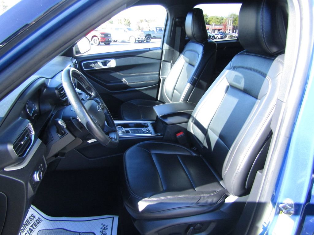 Used 2020 Ford Explorer XLT w/ Equipment Group 202A image 11